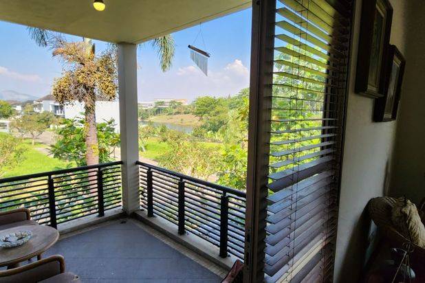 Rumah Hoek 2 Lantai di Cluster Favorite Bagus hadap Selatan