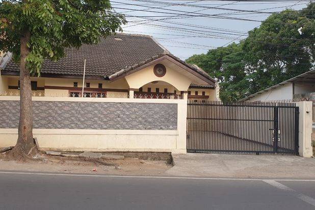Dijual murah Rumah Bagus 2 Lantai mainroad nego abis