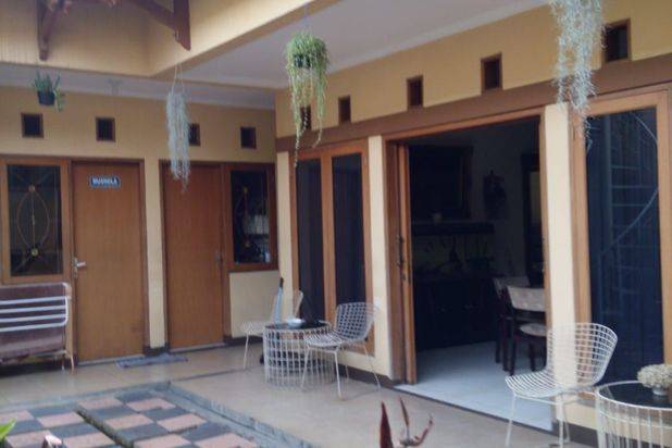 Dijual murah Rumah Bagus 2 Lantai mainroad nego abis