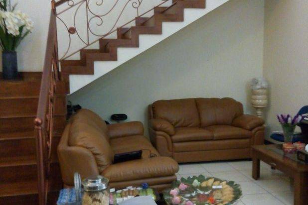 Dijual murah Rumah Bagus 2 Lantai mainroad nego abis