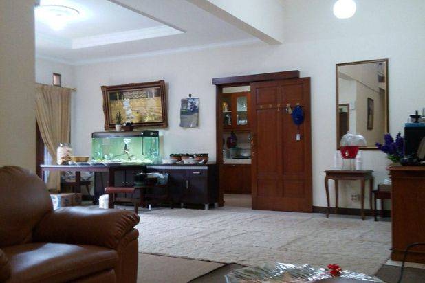 Dijual murah Rumah Bagus 2 Lantai mainroad nego abis