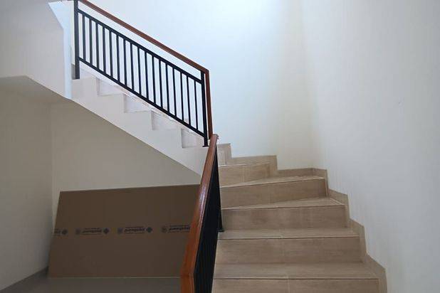Rumah 2 Lantai Baru SHM Dekat Bkr, Bandung. Nego Abis