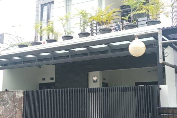 Dijual Rumah di Puri Cipageran, 2 Lantai Bagus SHM Timur
