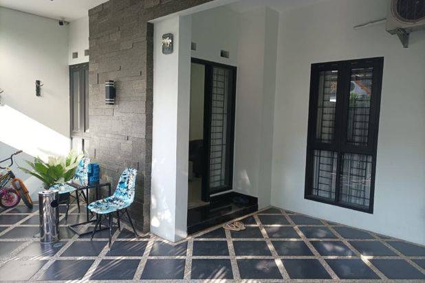Dijual Rumah di Puri Cipageran, 2 Lantai Bagus SHM Timur