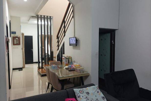 Dijual Rumah di Puri Cipageran, 2 Lantai Bagus SHM Timur