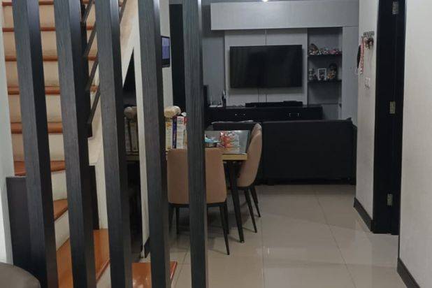Dijual Rumah di Puri Cipageran, 2 Lantai Bagus SHM Timur