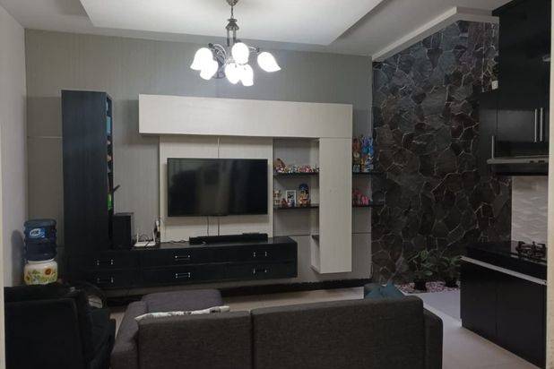 Dijual Rumah di Puri Cipageran, 2 Lantai Bagus SHM Timur