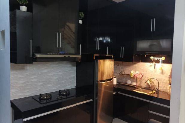 Dijual Rumah di Puri Cipageran, 2 Lantai Bagus SHM Timur
