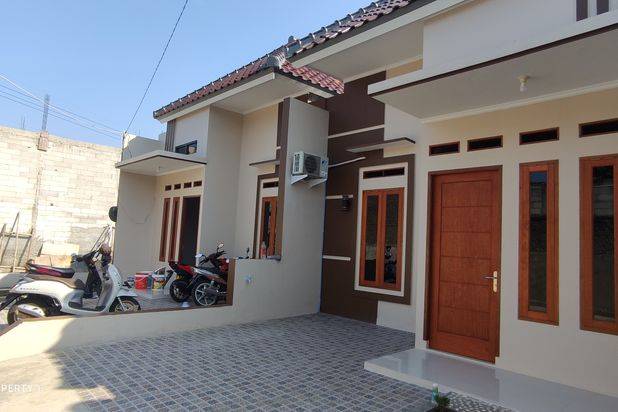 Di rumah cluster dekat dengan stasiun dan pintu tol sawangan lokasi strategis dan bebas dari banjir