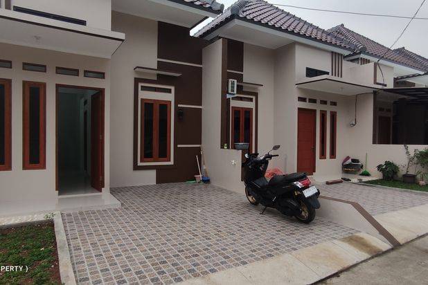 Di rumah cluster dekat dengan stasiun dan pintu tol sawangan lokasi strategis dan bebas dari banjir