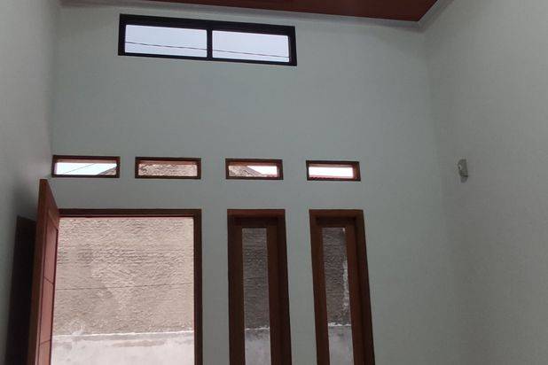 Di rumah cluster dekat dengan stasiun dan pintu tol sawangan lokasi strategis dan bebas dari banjir
