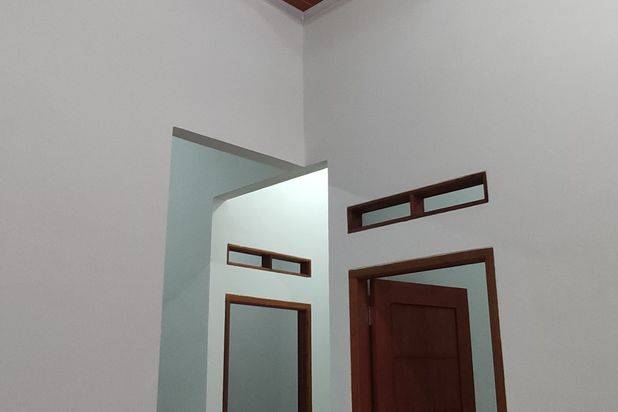 Di rumah cluster dekat dengan stasiun dan pintu tol sawangan lokasi strategis dan bebas dari banjir