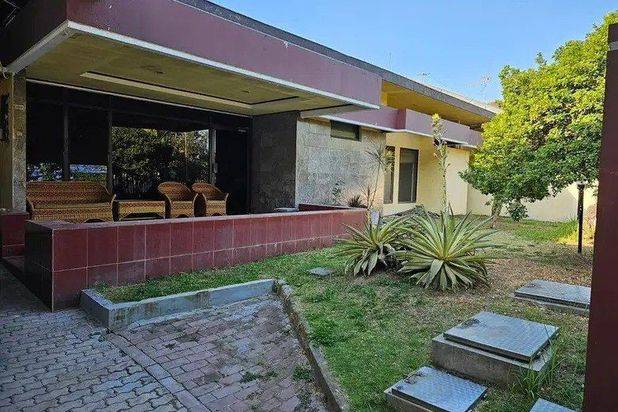 DIJUAL RUMAH MENUR PUMPUNGAN SUKOLILO SURABAYA