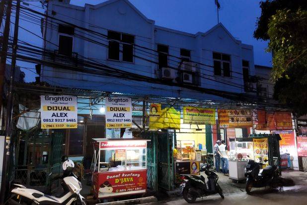 RUMAH BESAR STRATEGIS DI JALAN RAYA PADEMANGAN