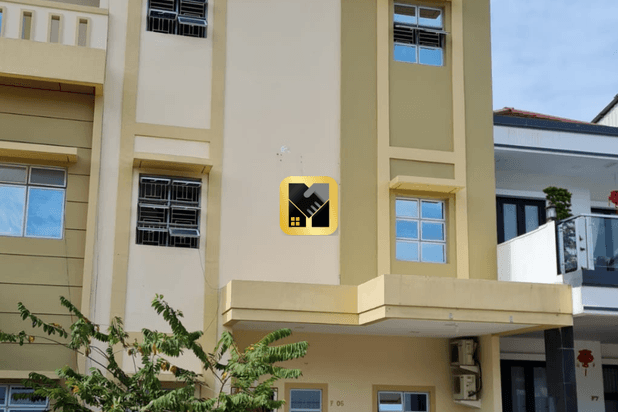 Rumah 3 Lantai Sudah Renovasi Kezia Residence