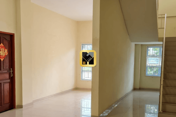 Rumah 3 Lantai Sudah Renovasi Kezia Residence