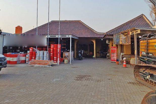 Ruang Usaha tengah kota Semarang parkir luas cocok untuk usaha gudang kantor garasi truk alat berat dekat pintu tol dekat kawasan industri dijual di Mangkang Tugu Semarang barat