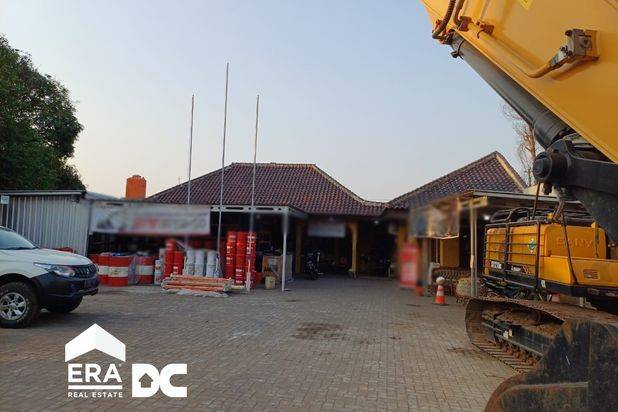 Ruang Usaha tengah kota Semarang parkir luas cocok untuk usaha gudang kantor garasi truk alat berat dekat pintu tol dekat kawasan industri dijual di Mangkang Tugu Semarang barat