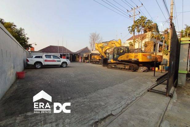 Ruang Usaha tengah kota Semarang parkir luas cocok untuk usaha gudang kantor garasi truk alat berat dekat pintu tol dekat kawasan industri dijual di Mangkang Tugu Semarang barat