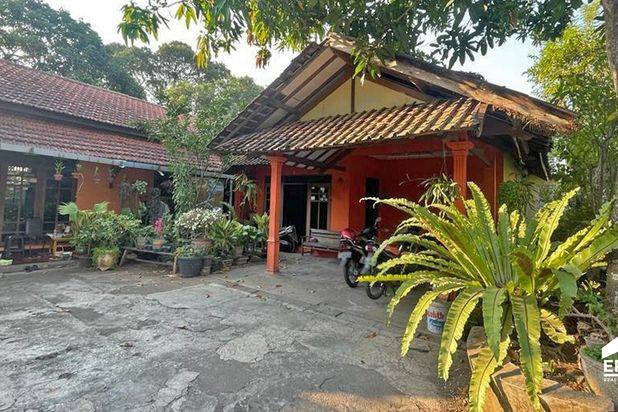 Tanah hook bonus bangunan rumah lama dekat kampus Undip dekat pintu tol Tembalang dijual di Ngesrep Tembalang Semarang atas