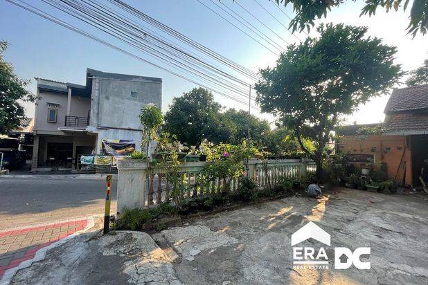 Tanah hook bonus bangunan rumah lama dekat kampus Undip dekat pintu tol Tembalang dijual di Ngesrep Tembalang Semarang atas