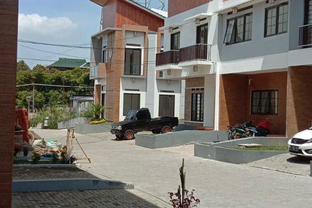 Rumah Baru 2 Lantai Lokasi Dingin di Jambudipa Bandung Barat
