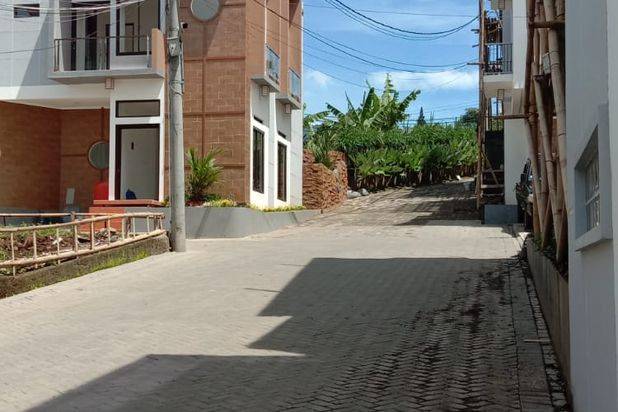 Rumah Baru 2 Lantai Lokasi Dingin di Jambudipa Bandung Barat