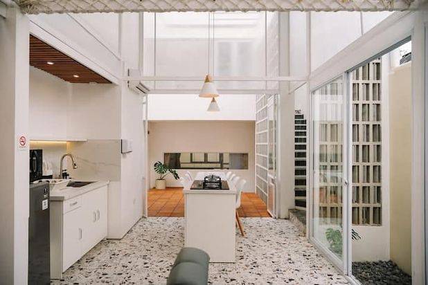 Dijual Rumah Villa Cantik Furnished Lengkap di Sayap Setiabudi