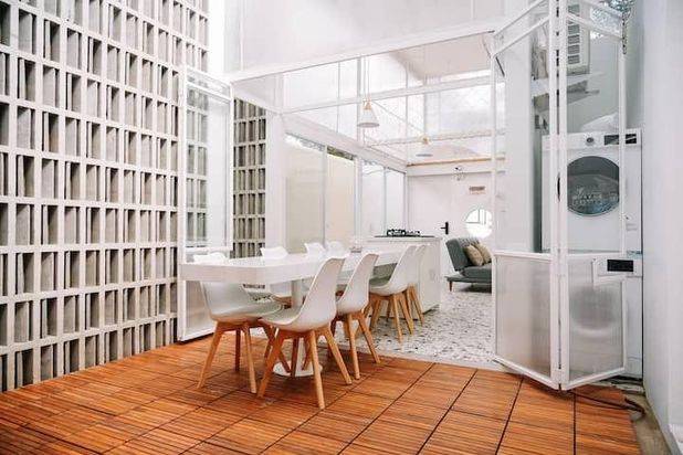 Dijual Rumah Villa Cantik Furnished Lengkap di Sayap Setiabudi