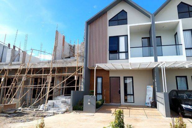 Rumah 2 Lantai Lokasi Strategis 2 Menit Ke Gerbang Tol Desari