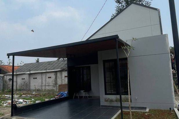 RUMAH MANIS LOKASI STRATEGIS PALING LARIS MANIS