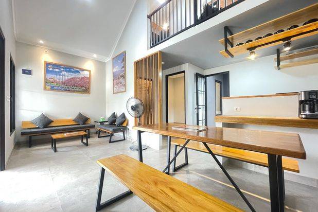 RUMAH MANIS LOKASI STRATEGIS PALING LARIS MANIS