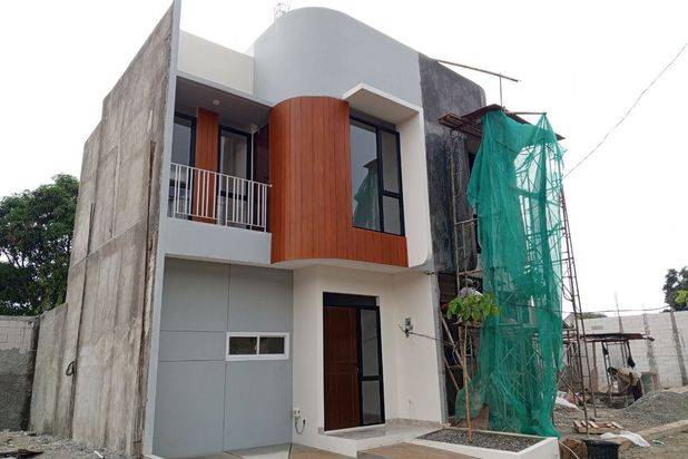 RUMAH 2 LANTAI DEKAT STASIUN KERETA DI CIPAYUNG
