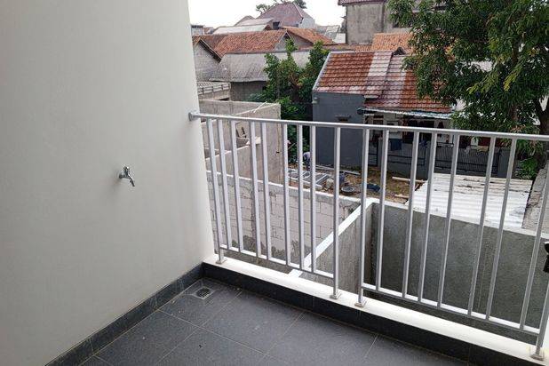 RUMAH 2 LANTAI DEKAT STASIUN KERETA DI CIPAYUNG