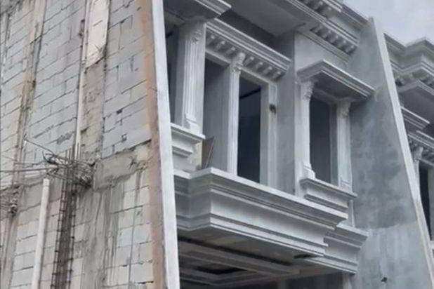 RUMAH 2 LANTAI ADA ROOFTOP DI JAGAKARSA DEKAT MASJID