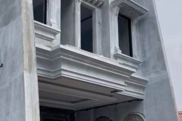 RUMAH 2 LANTAI ADA ROOFTOP DI JAGAKARSA DEKAT MASJID