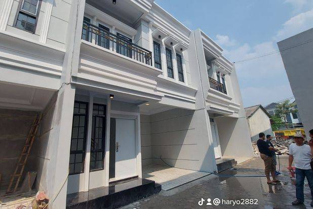 RUMAH STRATEGIS SIAP HUNI DEKAT PINTU TOL DI PANCORAN MAS DEPOK