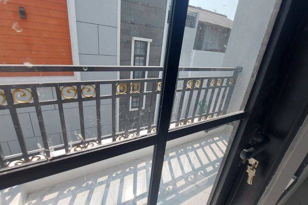 RUMAH STRATEGIS SIAP HUNI DEKAT PINTU TOL DI PANCORAN MAS DEPOK