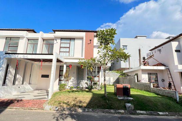 Rumah Hook Tengah Tanah Luas Grand Orchid Sudah Renovasi
