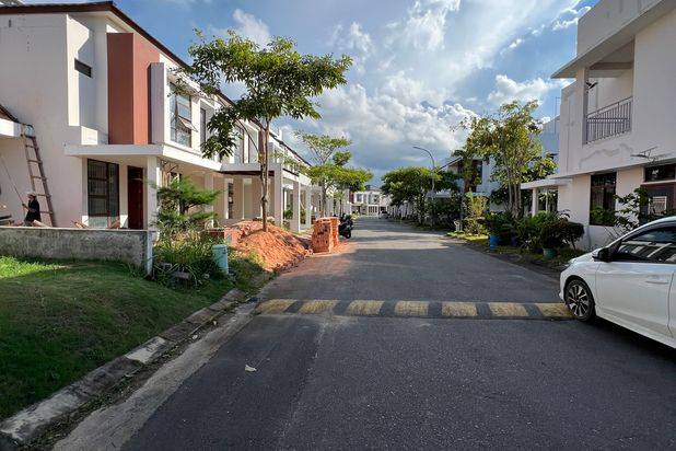 Rumah Hook Tengah Tanah Luas Grand Orchid Sudah Renovasi
