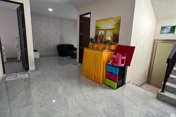 Rumah Hook Tengah Tanah Luas Grand Orchid Sudah Renovasi