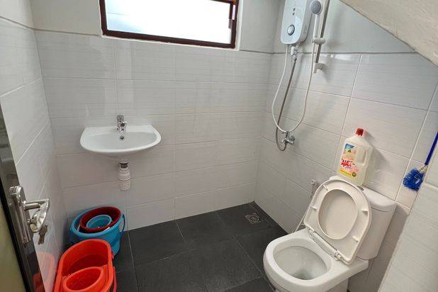 Rumah Hook Tengah Tanah Luas Grand Orchid Sudah Renovasi