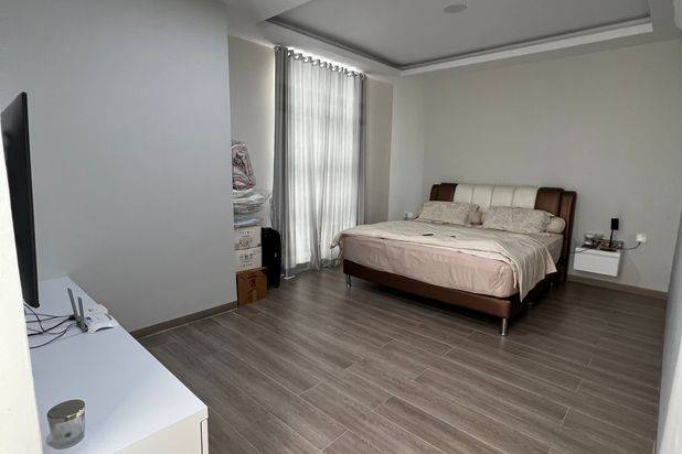 Rumah Hook Tengah Tanah Luas Grand Orchid Sudah Renovasi