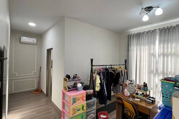Rumah Hook Tengah Tanah Luas Grand Orchid Sudah Renovasi