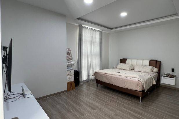 Rumah Hook Tengah Tanah Luas Grand Orchid Sudah Renovasi