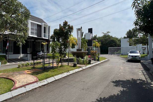 RUMAH 2 LANTAI REXPARK TERRACE STANDAR DEVELOPER TANAH LUAS
