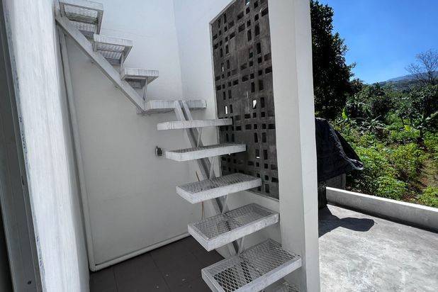 Dijual Rumah Bagus di Komplek Mega Regency Mandalajati Bandung