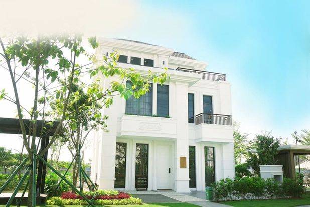 Rumah Mewah 4 Lantai 8,5x18 Dekat Danau di Tangerang