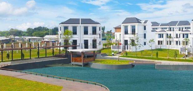 Rumah Mewah 4 Lantai 8,5x18 Dekat Danau di Tangerang