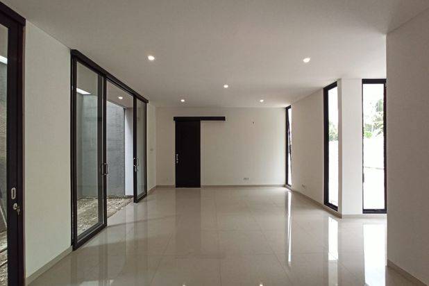 Rumah Mewah 3 Lantai Kemang Area Jakarta Selatan Siap Huni